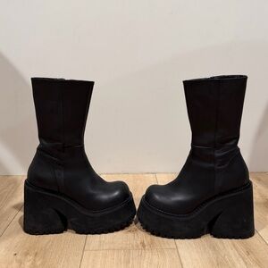UNIF Parker Platform Boots Size 6